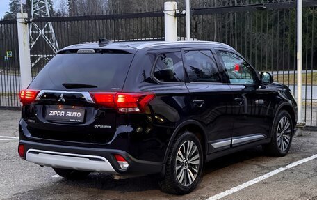 Mitsubishi Outlander III рестайлинг 3, 2019 год, 2 929 000 рублей, 4 фотография