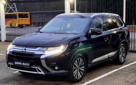 Mitsubishi Outlander III рестайлинг 3, 2019 год, 2 929 000 рублей, 3 фотография