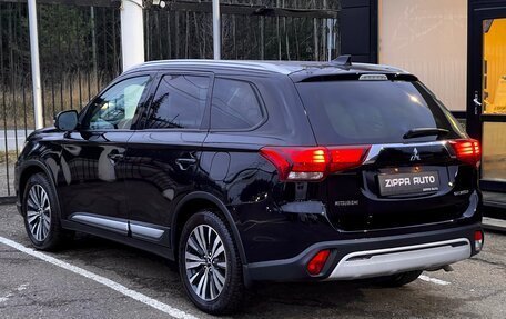 Mitsubishi Outlander III рестайлинг 3, 2019 год, 2 929 000 рублей, 6 фотография