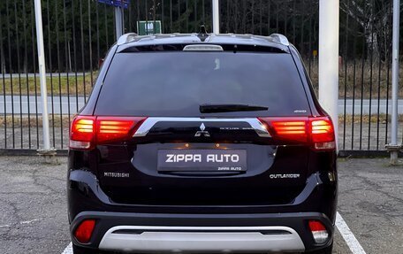 Mitsubishi Outlander III рестайлинг 3, 2019 год, 2 929 000 рублей, 5 фотография