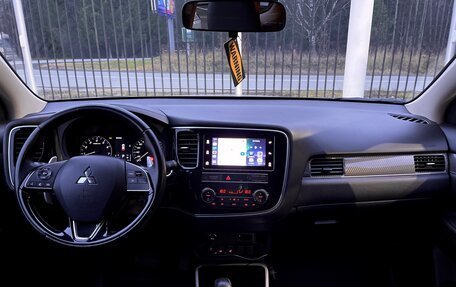 Mitsubishi Outlander III рестайлинг 3, 2019 год, 2 929 000 рублей, 10 фотография