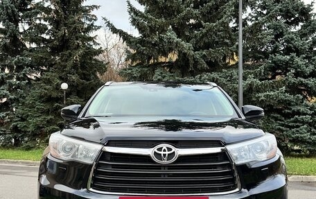 Toyota Highlander III, 2014 год, 3 990 000 рублей, 2 фотография