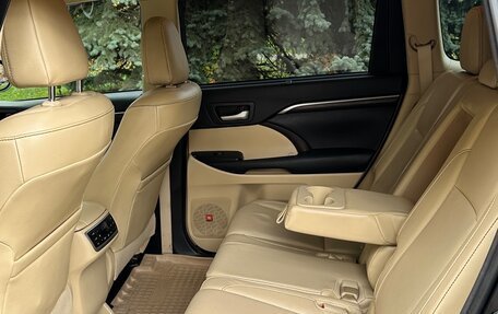 Toyota Highlander III, 2014 год, 3 990 000 рублей, 23 фотография