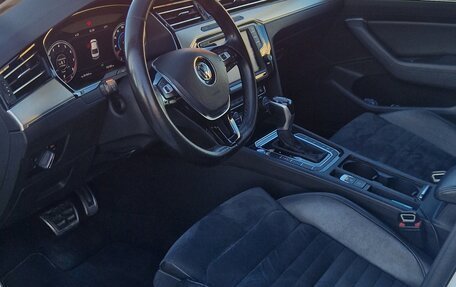 Volkswagen Passat B8 рестайлинг, 2015 год, 1 900 000 рублей, 11 фотография