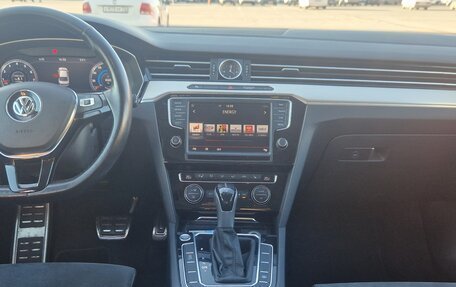 Volkswagen Passat B8 рестайлинг, 2015 год, 1 900 000 рублей, 10 фотография