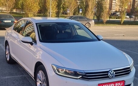 Volkswagen Passat B8 рестайлинг, 2015 год, 1 900 000 рублей, 2 фотография