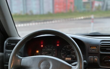 Isuzu Rodeo II, 2000 год, 280 000 рублей, 9 фотография