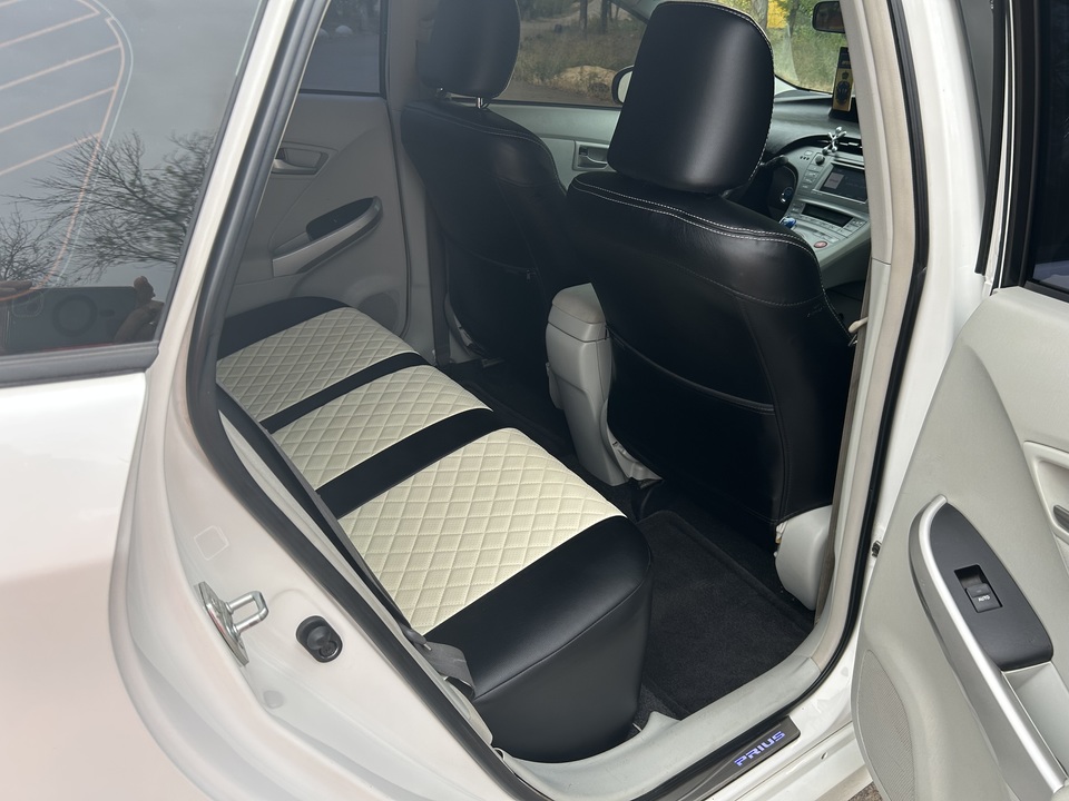 Toyota Prius XW30 рестайлинг, 2013 год, 1 400 000 рублей, 2 фотография