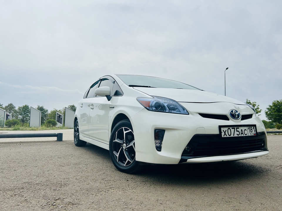 Toyota Prius XW30 рестайлинг, 2013 год, 1 400 000 рублей, 4 фотография