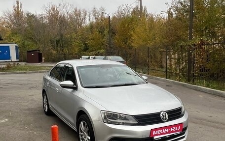 Volkswagen Jetta VI, 2015 год, 1 000 000 рублей, 2 фотография