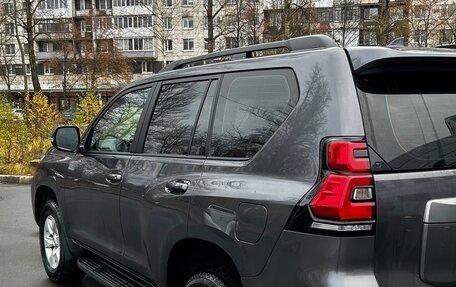 Toyota Land Cruiser Prado 150 рестайлинг 2, 2020 год, 5 950 000 рублей, 6 фотография