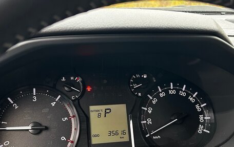 Toyota Land Cruiser Prado 150 рестайлинг 2, 2020 год, 5 950 000 рублей, 4 фотография