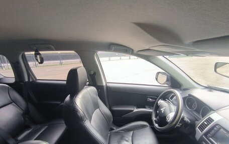 Mitsubishi Outlander III рестайлинг 3, 2010 год, 1 200 000 рублей, 13 фотография