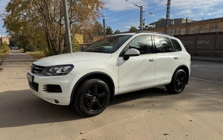 Volkswagen Touareg III, 2013 год, 2 100 000 рублей, 2 фотография