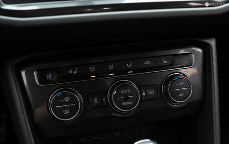 Volkswagen Tiguan II, 2018 год, 3 120 000 рублей, 17 фотография