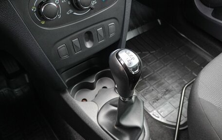 Renault Logan II, 2021 год, 1 098 600 рублей, 11 фотография