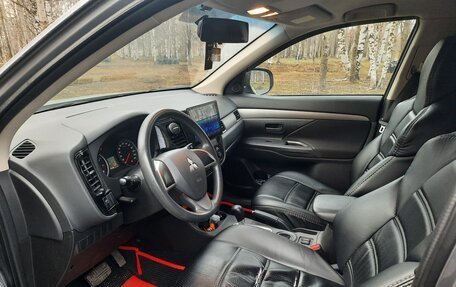 Mitsubishi Outlander III рестайлинг 3, 2012 год, 980 000 рублей, 5 фотография