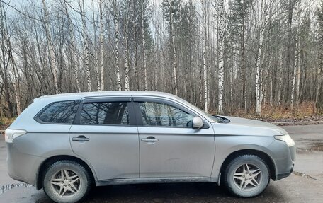 Mitsubishi Outlander III рестайлинг 3, 2012 год, 980 000 рублей, 3 фотография