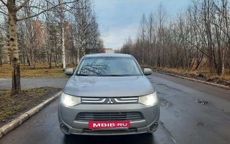 Mitsubishi Outlander III рестайлинг 3, 2012 год, 980 000 рублей, 2 фотография