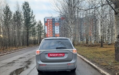 Mitsubishi Outlander III рестайлинг 3, 2012 год, 980 000 рублей, 4 фотография