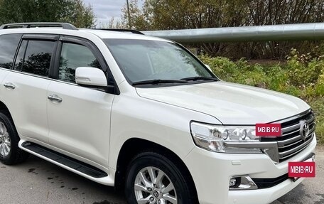 Toyota Land Cruiser 200, 2018 год, 7 300 000 рублей, 5 фотография