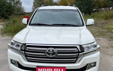 Toyota Land Cruiser 200, 2018 год, 7 300 000 рублей, 2 фотография