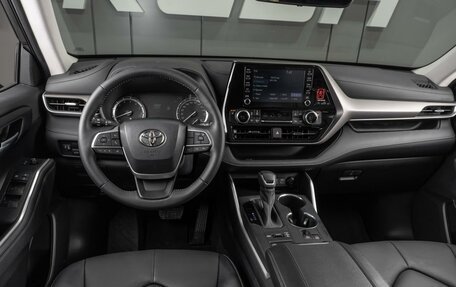 Toyota Highlander, 2022 год, 7 799 000 рублей, 6 фотография