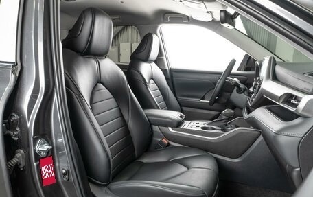 Toyota Highlander, 2022 год, 7 799 000 рублей, 8 фотография