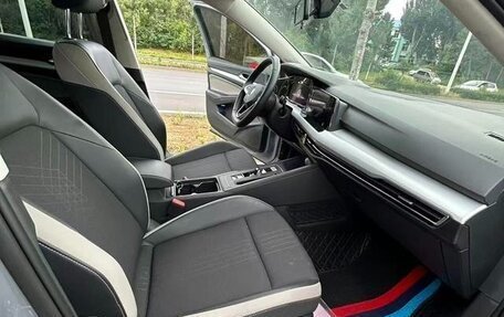 Volkswagen Golf VIII, 2022 год, 1 900 000 рублей, 9 фотография