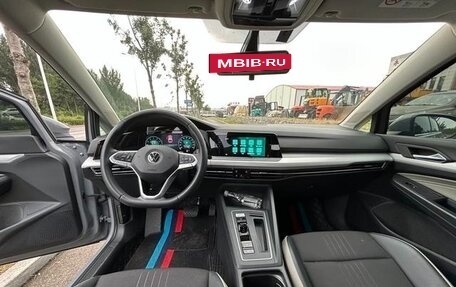 Volkswagen Golf VIII, 2022 год, 1 900 000 рублей, 11 фотография