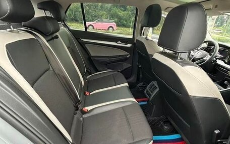 Volkswagen Golf VIII, 2022 год, 1 900 000 рублей, 16 фотография