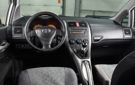 Toyota Auris II, 2009 год, 679 000 рублей, 6 фотография