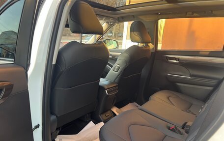 Toyota Highlander, 2025 год, 5 800 000 рублей, 21 фотография