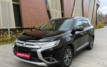 Mitsubishi Outlander III рестайлинг 3, 2016 год, 1 990 000 рублей, 1 фотография