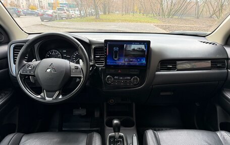 Mitsubishi Outlander III рестайлинг 3, 2016 год, 1 990 000 рублей, 4 фотография