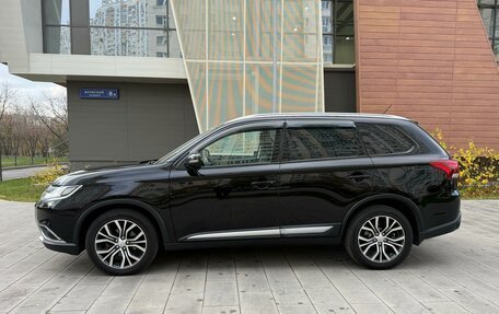 Mitsubishi Outlander III рестайлинг 3, 2016 год, 1 990 000 рублей, 6 фотография