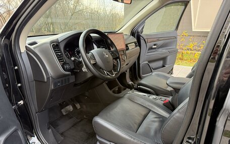 Mitsubishi Outlander III рестайлинг 3, 2016 год, 1 990 000 рублей, 5 фотография