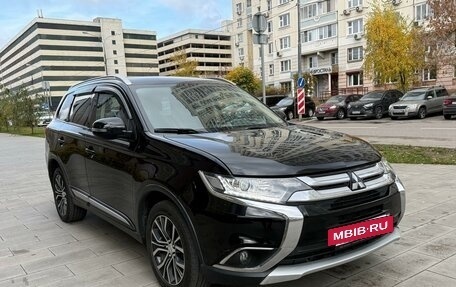 Mitsubishi Outlander III рестайлинг 3, 2016 год, 1 990 000 рублей, 3 фотография