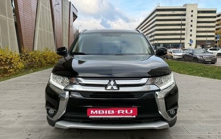 Mitsubishi Outlander III рестайлинг 3, 2016 год, 1 990 000 рублей, 2 фотография