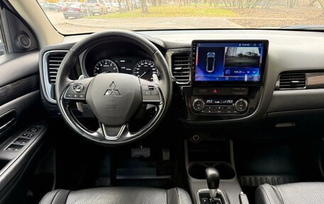 Mitsubishi Outlander III рестайлинг 3, 2016 год, 1 990 000 рублей, 8 фотография