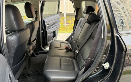 Mitsubishi Outlander III рестайлинг 3, 2016 год, 1 990 000 рублей, 16 фотография