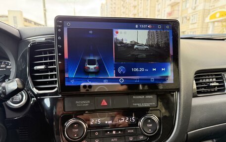 Mitsubishi Outlander III рестайлинг 3, 2016 год, 1 990 000 рублей, 12 фотография