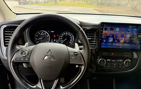 Mitsubishi Outlander III рестайлинг 3, 2016 год, 1 990 000 рублей, 11 фотография