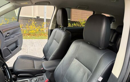 Mitsubishi Outlander III рестайлинг 3, 2016 год, 1 990 000 рублей, 21 фотография