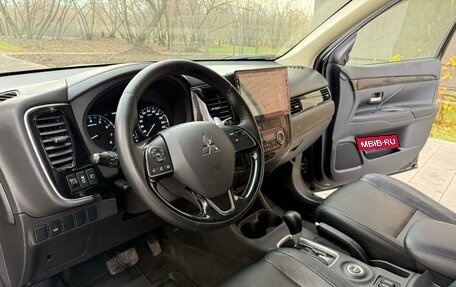 Mitsubishi Outlander III рестайлинг 3, 2016 год, 1 990 000 рублей, 14 фотография