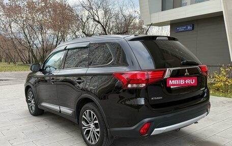Mitsubishi Outlander III рестайлинг 3, 2016 год, 1 990 000 рублей, 17 фотография