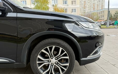 Mitsubishi Outlander III рестайлинг 3, 2016 год, 1 990 000 рублей, 30 фотография