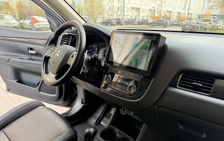 Mitsubishi Outlander III рестайлинг 3, 2016 год, 1 990 000 рублей, 23 фотография