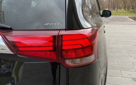 Mitsubishi Outlander III рестайлинг 3, 2016 год, 1 990 000 рублей, 32 фотография