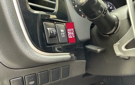 Mitsubishi Outlander III рестайлинг 3, 2016 год, 1 990 000 рублей, 35 фотография